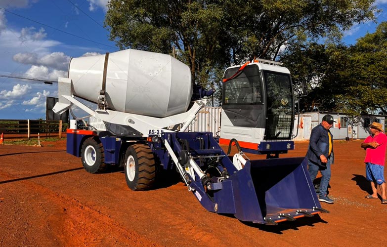 Self-loading Concrete Mixer in Paraguay for Building Construction