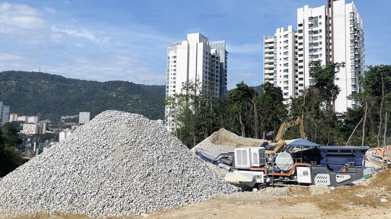 Track-Mounted Mobile Concrete Crusher for Producing Recycled Aggregates